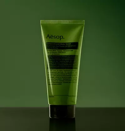 How to apply Geranium Leaf Rinse-Free Hand Wash